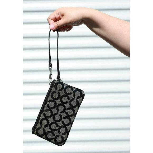 NWT Coach Coated Signature Wristlet in Black White - Picture 3 of 9
